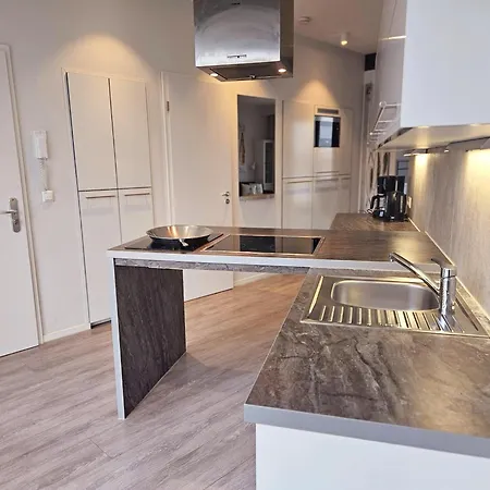 App 9 Penthouse 