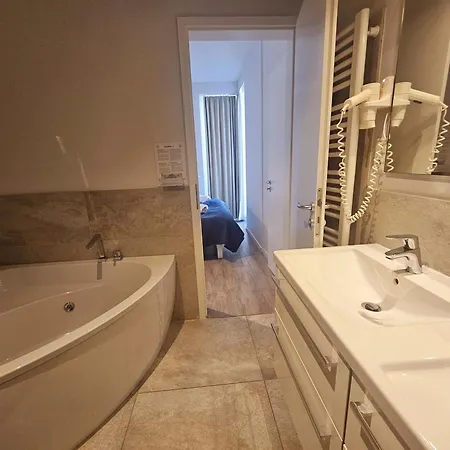 App 9 Penthouse 