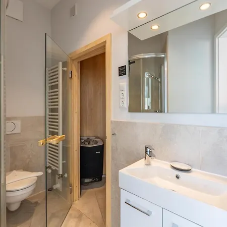 App 9 Penthouse 